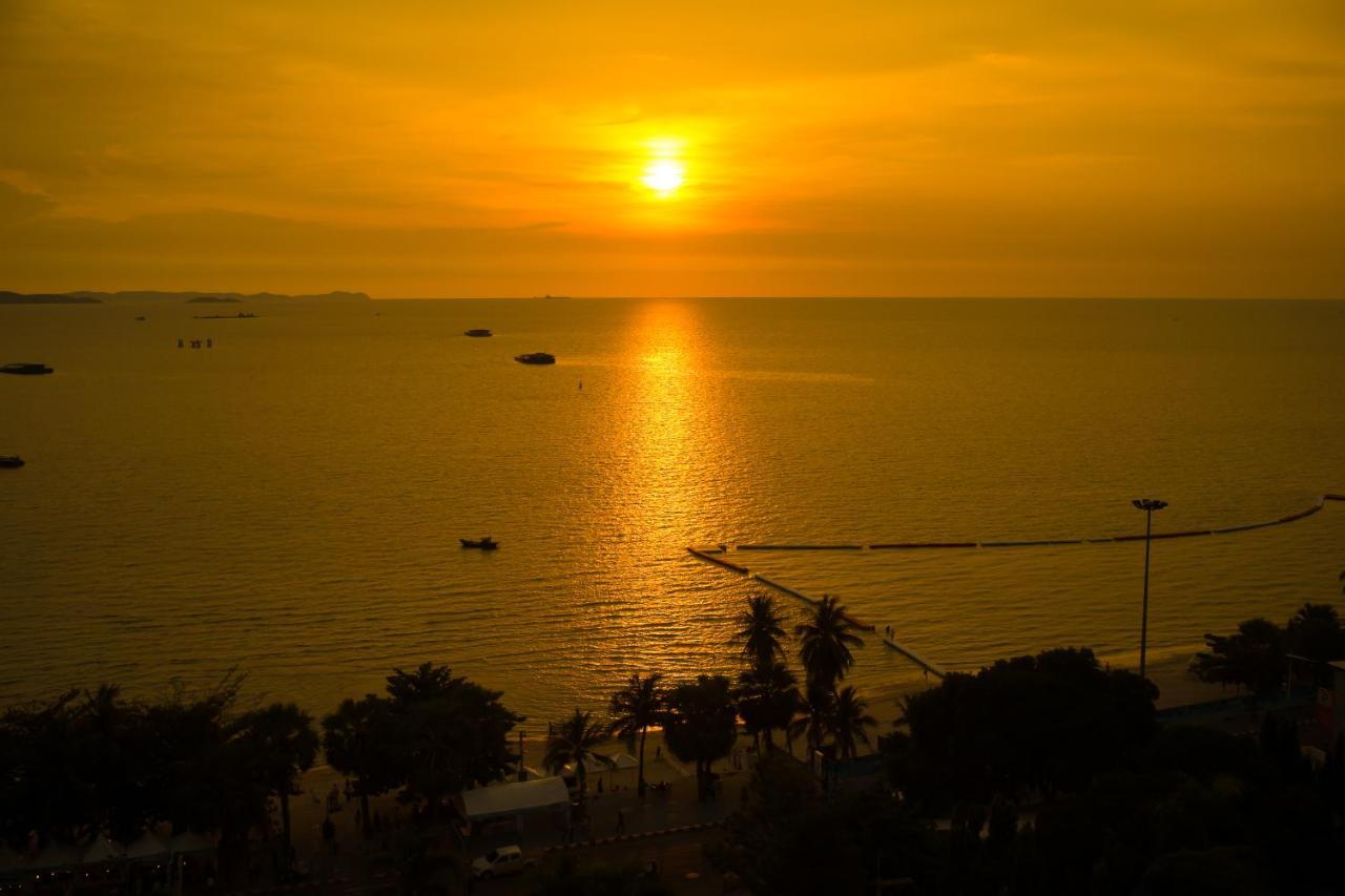 Mark Land Pattaya Beach Exterior foto